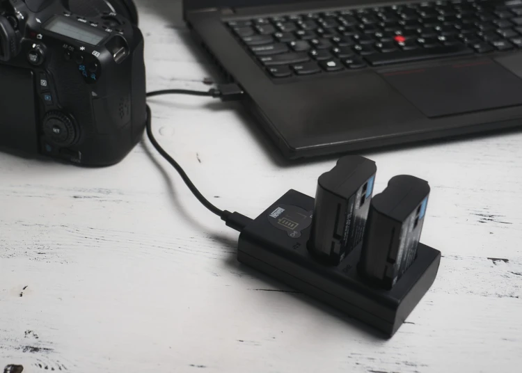 ładowarka-dwukanałowa-newell-dl-usb-c-do-akumulatorów-ahdbt-901-do-gopro-9-10-11 (7).jpg