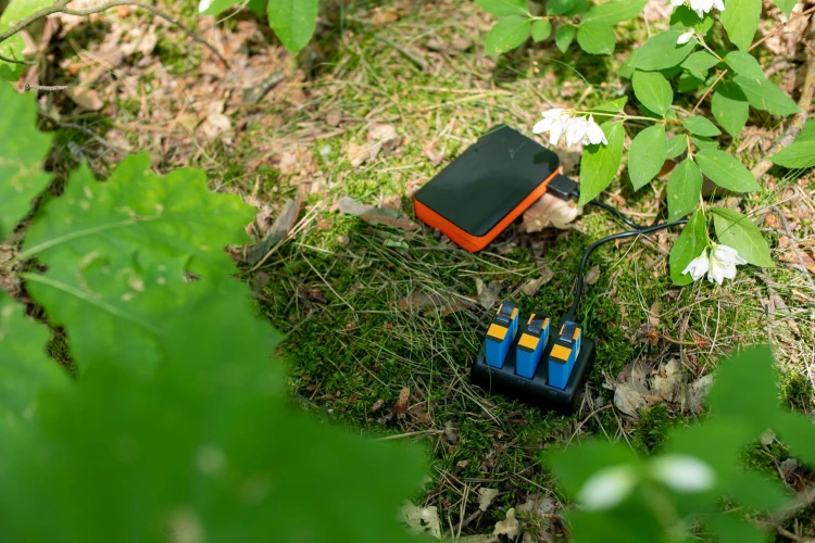ładowarka-trójkanałowa-newell-sdc-usb-do-akumulatorów-ahdbt-901-do-gopro (8).jpg
