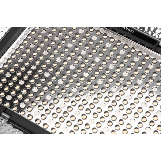 lampa-led-yongnuo-yn300-iv-rgb-wb-3200-k-5600-k (3).jpg