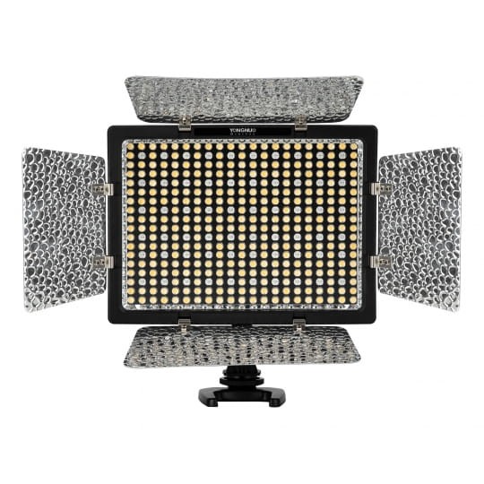 lampa-led-yongnuo-yn300-iv-rgb-wb-3200-k-5600-k (1).jpg
